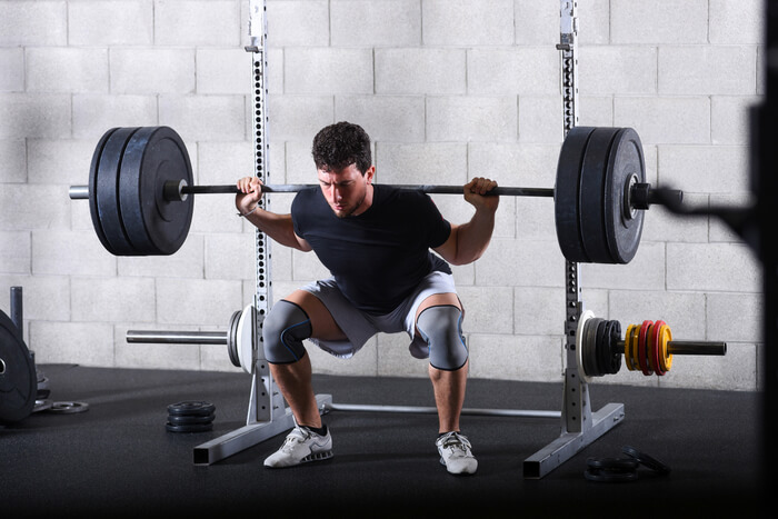 jak zwiększyć siłę mięśni trening z dużym ciężarem 