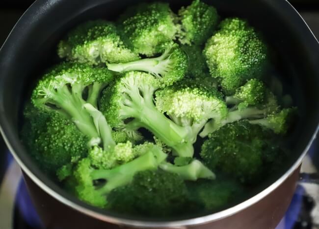 gotowanie brokułów jak