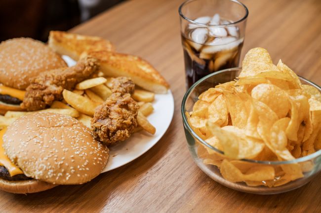 wzrost wagi po dużym posiłku fast food