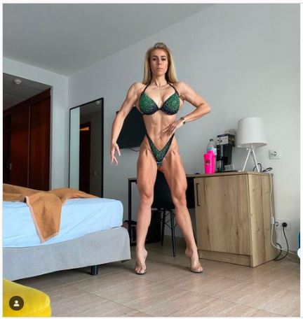 adela uhrova zawodniczka fitness bikini