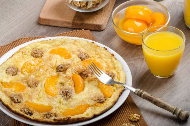 co można zrobić z białek jaj omlet na słodko